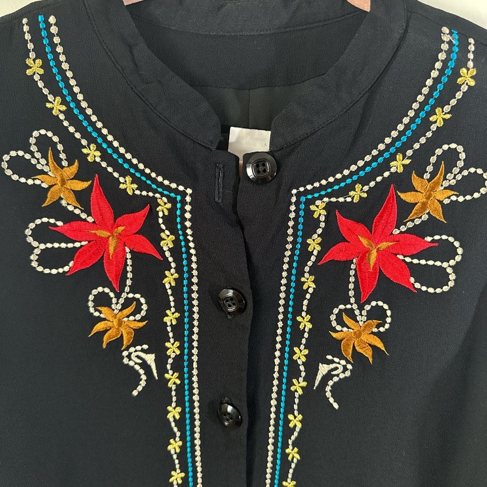 Embroidery button down - Picture 2 of 4